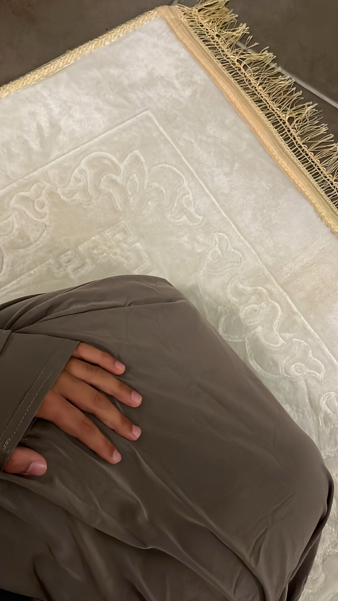 ROBE DE PRIÈRE TAUPE